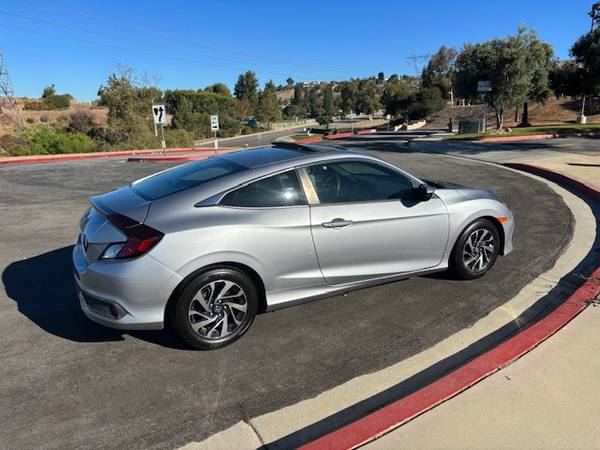 2017 Honda Civic LX-P — photo 4