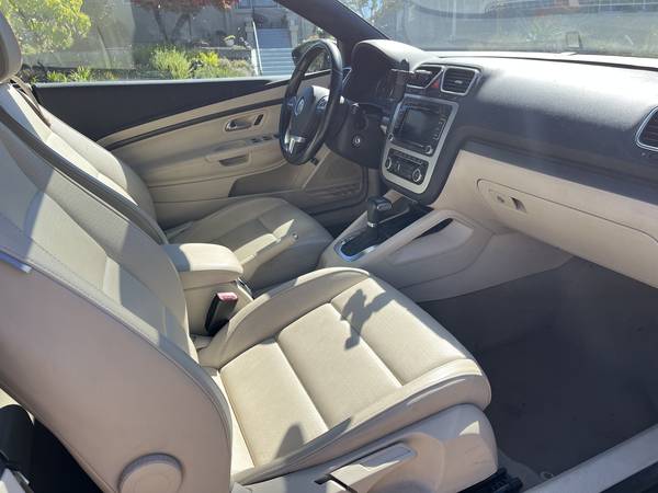 2010 Volkswagen EOS Lux 2dr Front-wheel Drive Convertible Automatic — photo 5