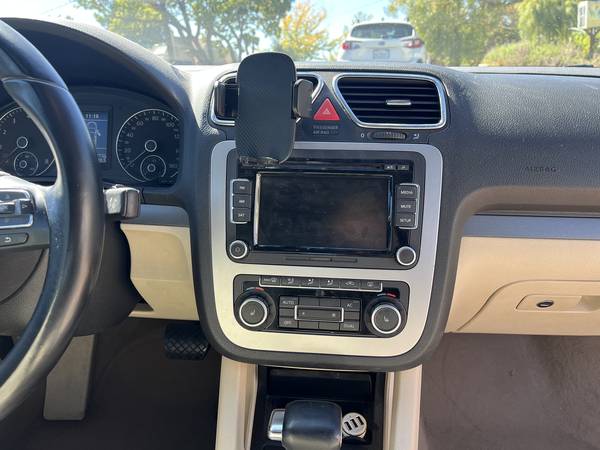 2010 Volkswagen EOS Lux 2dr Front-wheel Drive Convertible Automatic — photo 9