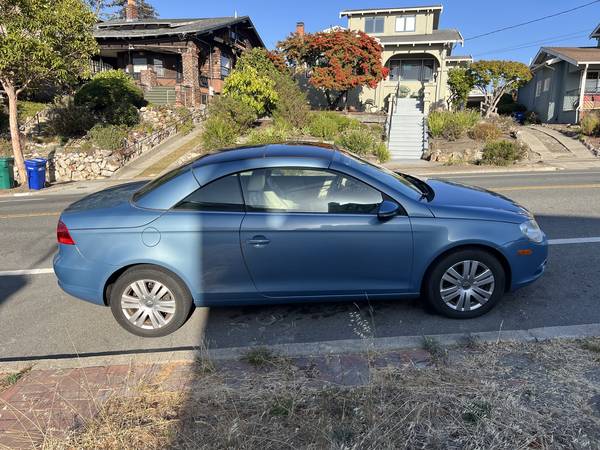 2010 Volkswagen EOS Lux 2dr Front-wheel Drive Convertible Automatic — photo 1