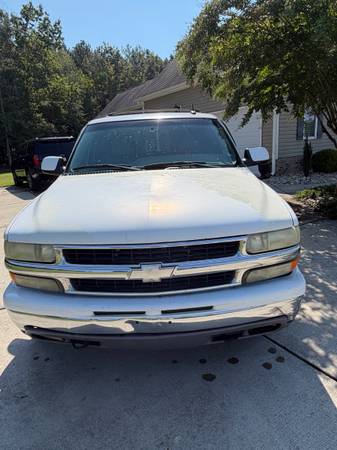 2003 Chevrolet Suburban 1500 LS 4x4 Automatic — photo 1