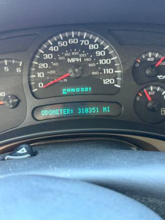 2003 Chevrolet Suburban 1500 LS 4x4 Automatic — photo 5
