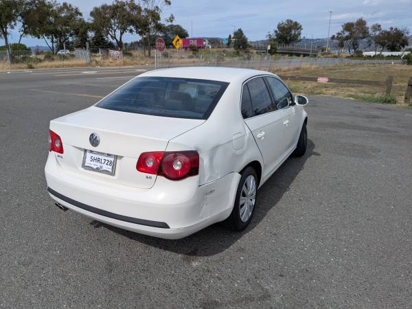 2005 Volkswagen Jetta GL 4dr Sedan Manual — photo 3