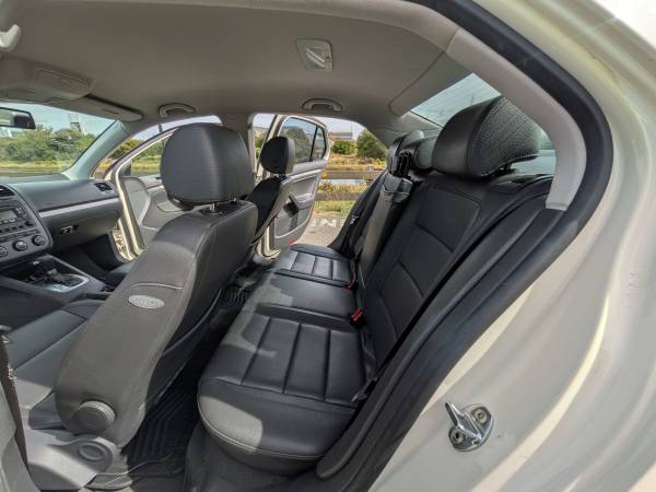 2005 Volkswagen Jetta GL 4dr Sedan Manual — photo 9