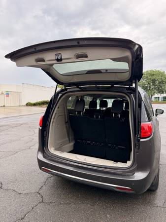 2018 Chrysler Pacifica Limited — photo 9