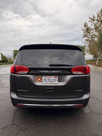2018 Chrysler Pacifica Limited — photo 8