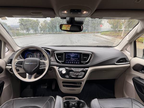 2018 Chrysler Pacifica Limited — photo 10