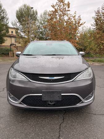 2018 Chrysler Pacifica Limited — photo 2