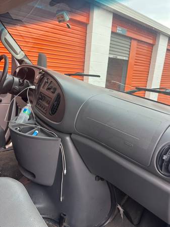 2007 Ford E 350 Super Duty XL Wagon Automatic — photo 8