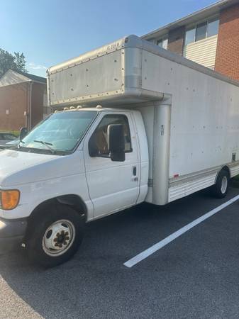 2007 Ford E 350 Super Duty XL Wagon Automatic — photo 1