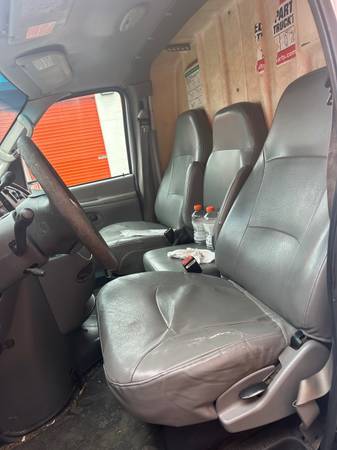 2007 Ford E 350 Super Duty XL Wagon Automatic — photo 6