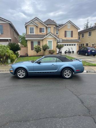 2005 Ford Mustang GT 2dr Convertible Manual — photo 1