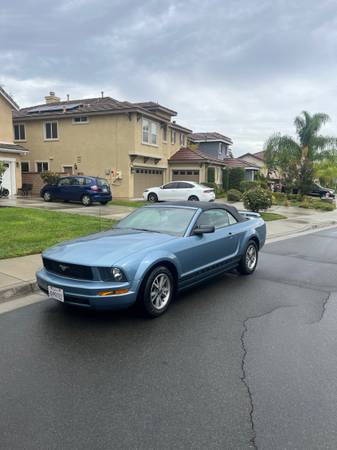 2005 Ford Mustang GT 2dr Convertible Manual — photo 2