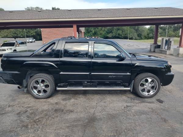 2003 Chevrolet Avalanche 2500 Base 4x4 Automatic — photo 1