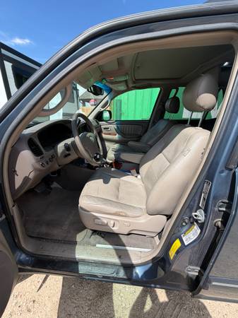 2005 Toyota Sequoia SR5 V8 4x4 Automatic — photo 8