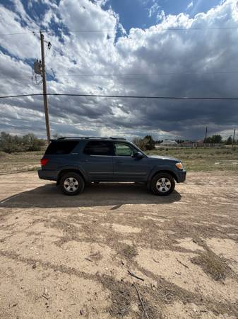 2005 Toyota Sequoia SR5 V8 4x4 Automatic — photo 3