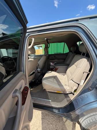2005 Toyota Sequoia SR5 V8 4x4 Automatic — photo 7