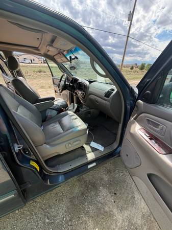 2005 Toyota Sequoia SR5 V8 4x4 Automatic — photo 6