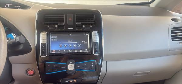 2017 Nissan Leaf SV — photo 7