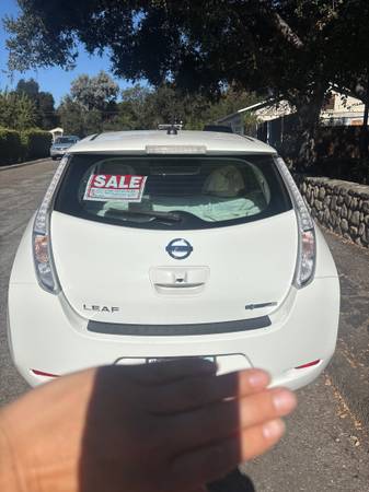2017 Nissan Leaf SV — photo 2