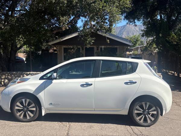 2017 Nissan Leaf SV — photo 1