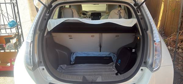 2017 Nissan Leaf SV — photo 10