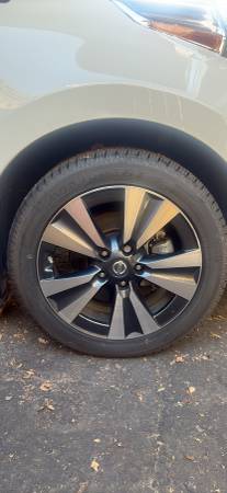 2017 Nissan Leaf SV — photo 11