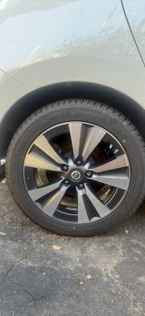 2017 Nissan Leaf SV — photo 12