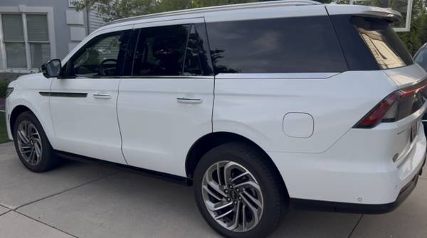2025 Lincoln Navigator Reserve Four Wheel Drive Automatic — photo 5