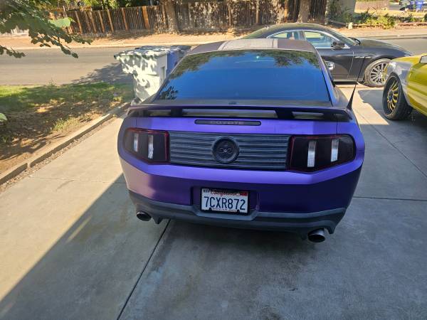 2012 Ford Mustang V6 2dr Coupe Manual — photo 2