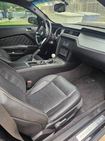 2012 Ford Mustang V6 2dr Coupe Manual — photo 6