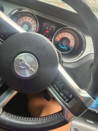 2012 Ford Mustang V6 2dr Coupe Manual — photo 5
