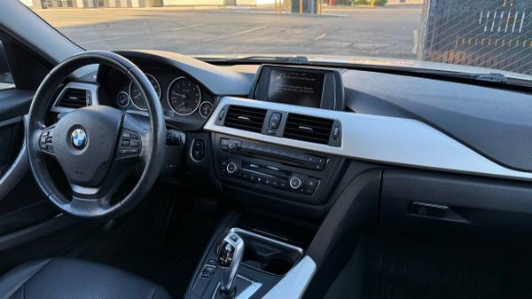 2015 BMW 320i Xdrive — photo 11