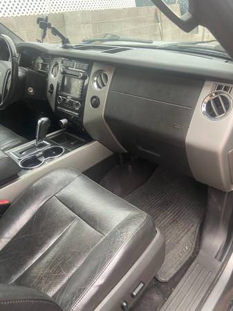 2011 Ford Expedition XL 4dr 4x2 Automatic — photo 5