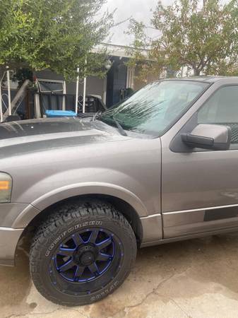 2011 Ford Expedition XL 4dr 4x2 Automatic — photo 3