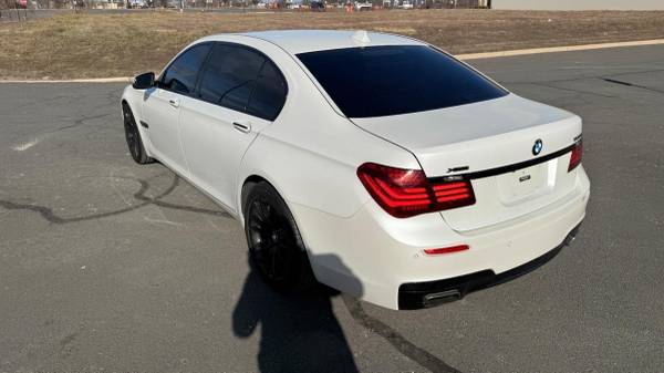 2015 BMW 750 i xDrive — photo 4