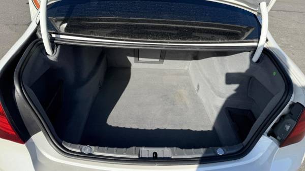 2015 BMW 750 i xDrive — photo 11