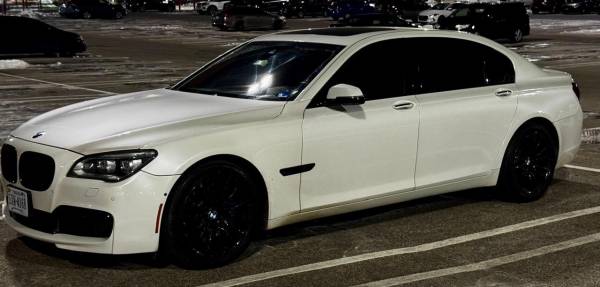 2015 BMW 750 i xDrive — photo 12