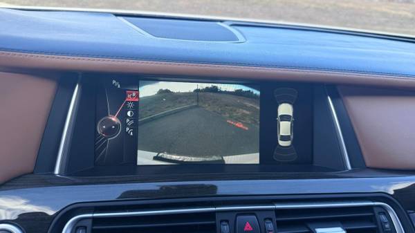 2015 BMW 750 i xDrive — photo 9