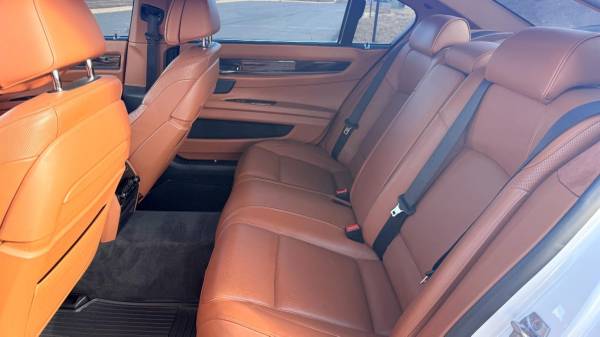 2015 BMW 750 i xDrive — photo 7