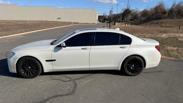 2015 BMW 750 i xDrive — photo 2