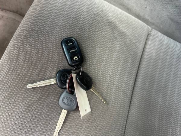 2005 Toyota Camry SE 4dr Sedan Manual — photo 11