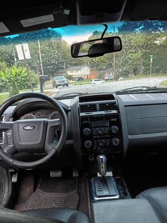 2010 Ford Escape XLT 4dr 4x4 Automatic — photo 8