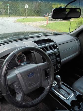 2010 Ford Escape XLT 4dr 4x4 Automatic — photo 6