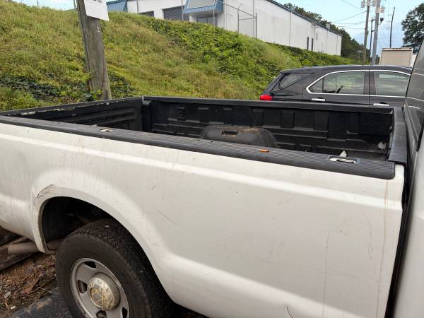2005 GMC Yukon XL 2500 SLT 4x2 Automatic — photo 11