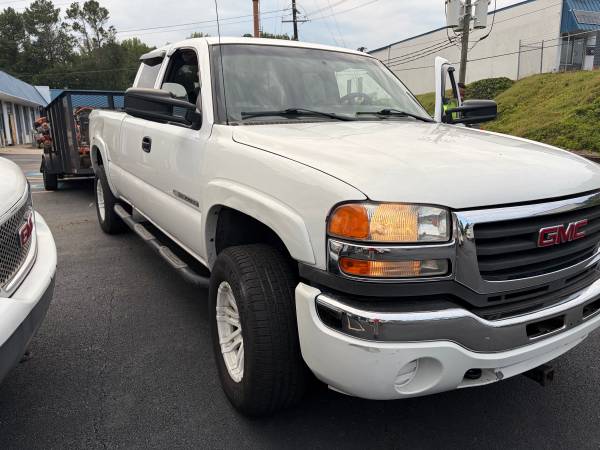 2005 GMC Yukon XL 2500 SLT 4x2 Automatic — photo 3
