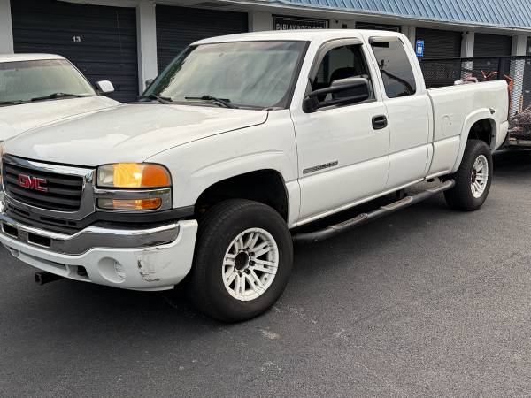 2005 GMC Yukon XL 2500 SLT 4x2 Automatic — photo 2