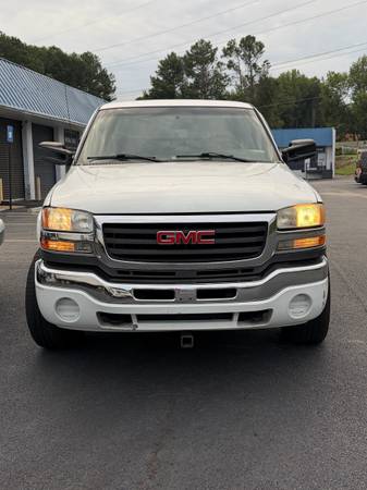 2005 GMC Yukon XL 2500 SLT 4x2 Automatic — photo 1