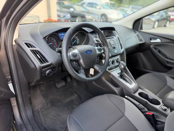 2012 Ford Focus SE 4dr Sedan Automatic — photo 9