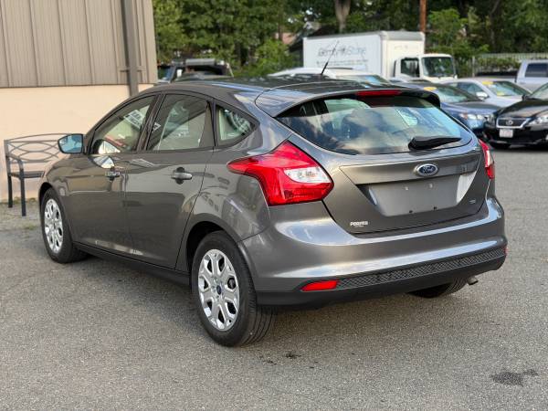 2012 Ford Focus SE 4dr Sedan Automatic — photo 8